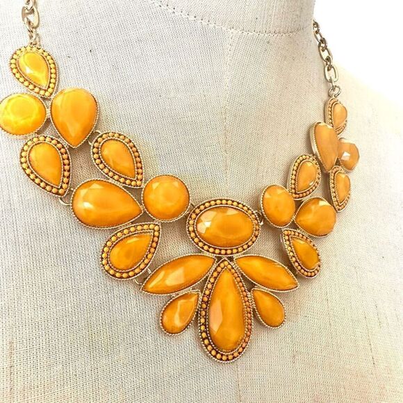 Yellow and gold tone statement necklace - Picture 2 of 8